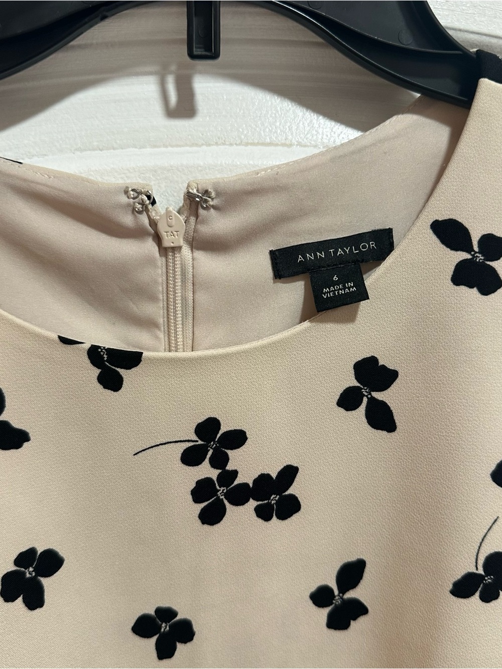 Ann Taylor black + cream floral sheath color block pencil dress Size 6 - Picture 3 of 3